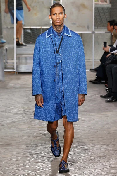 Look 18
